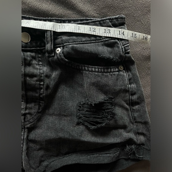 H&M Denim High Rise Distressed Cuff Cut Off Jean Shorts Summer Casual Black 6 - Picture 8 of 10